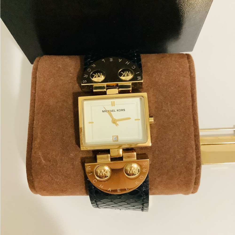 Works Well, Michael Kors , MK 2113, Square Dial Watch with Leather Strap